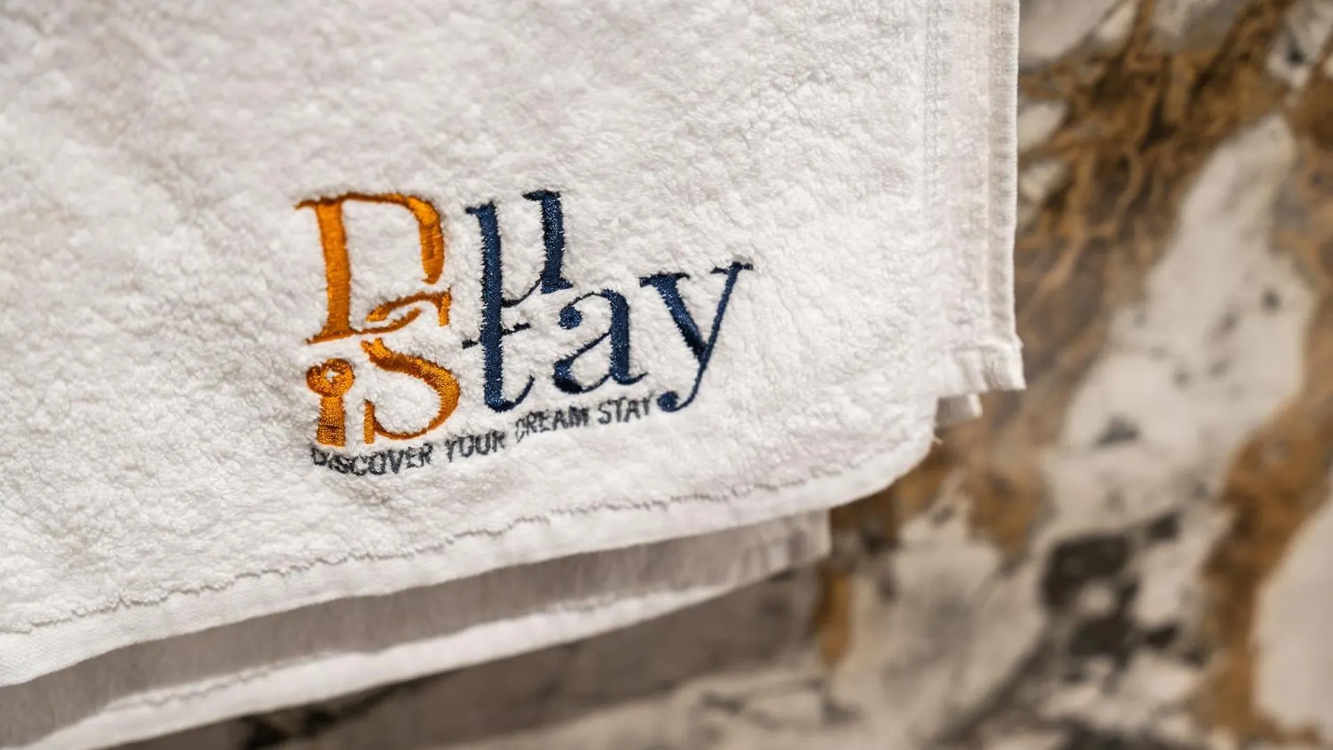 Elegant 2-Bedroom Apartment In Dubai Creek Harbour - By Dustay
