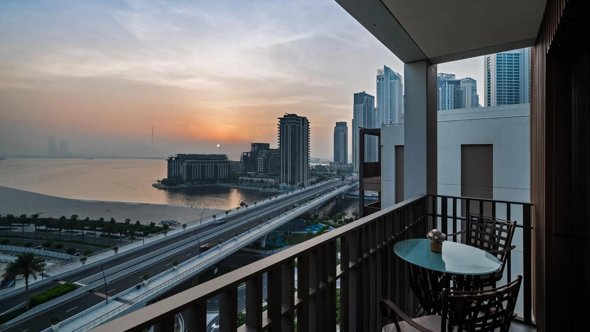 Elegant 2-Bedroom Apartment In Dubai Creek Harbour - By Dustay